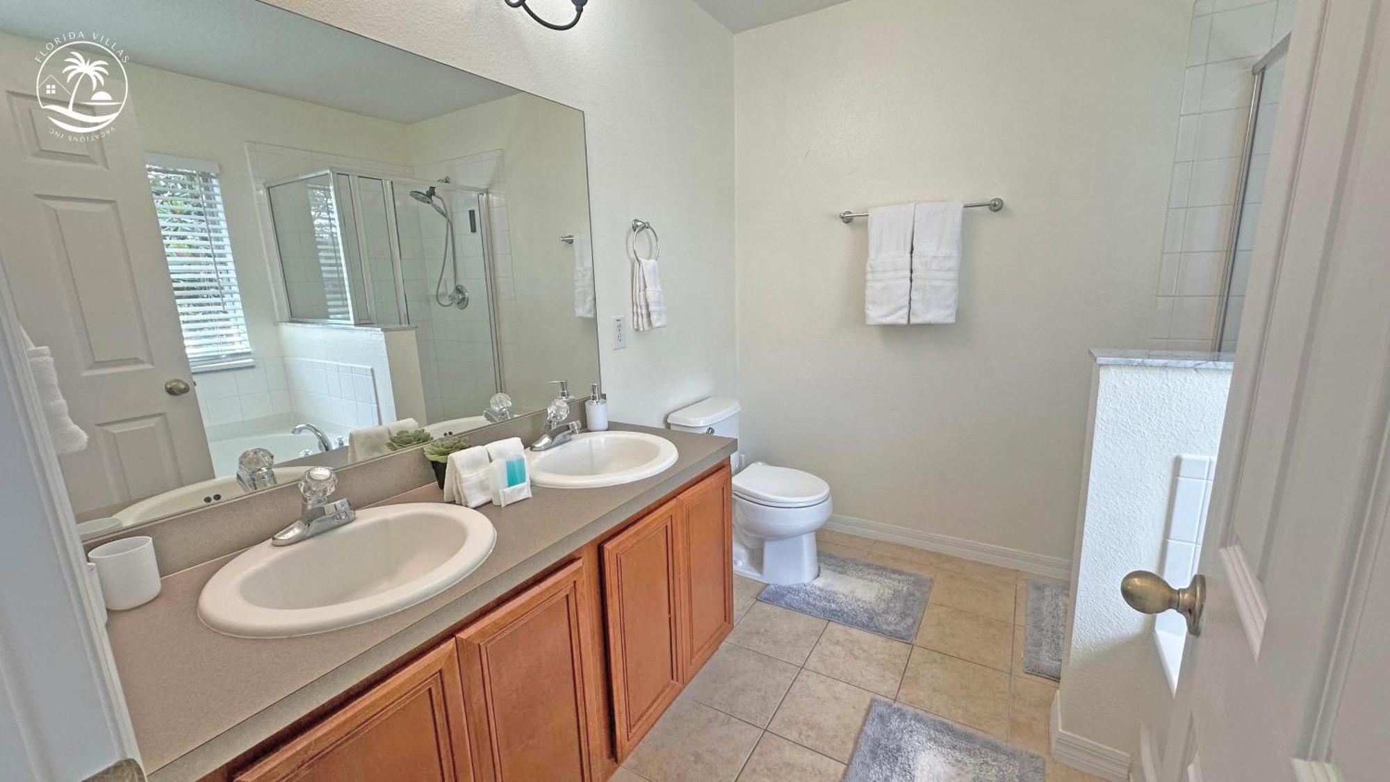 Compass Bay - Close To Holiday home *