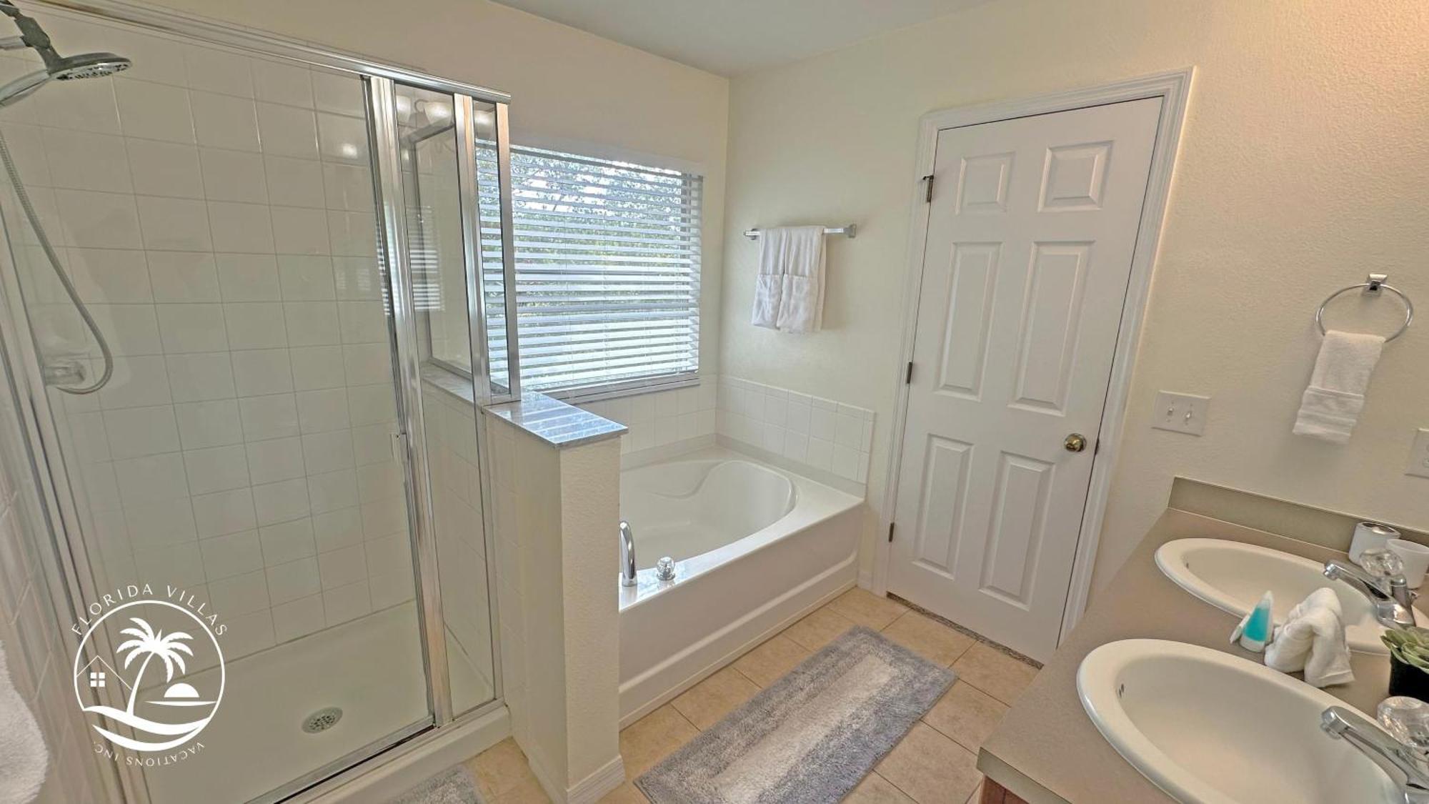 Compass Bay - Close To Holiday home